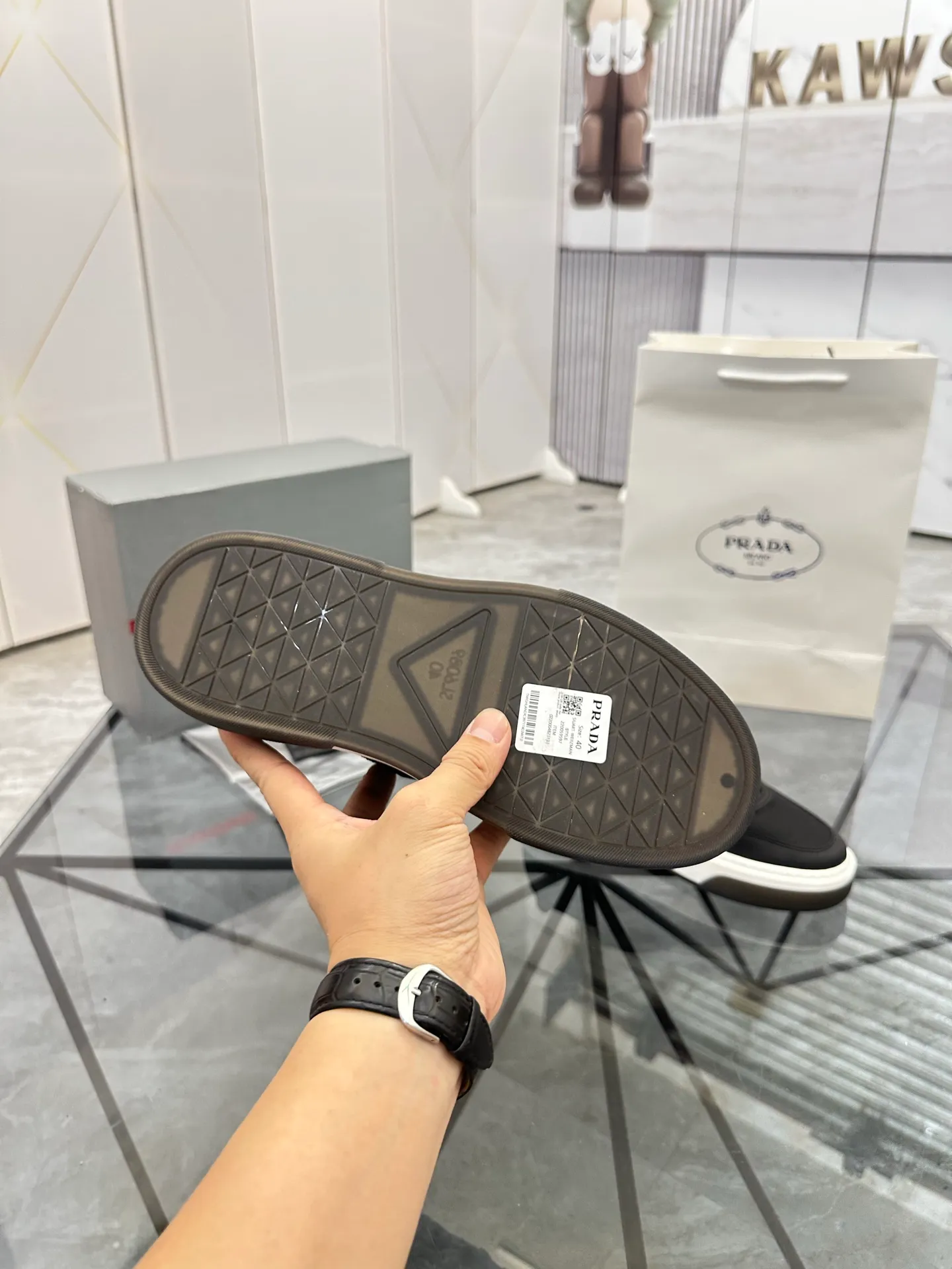 Men's shoes for sale 💰: 💰P600¥ High-end top quality Product trademark: Prada *"Prada*" low-top casual shoes Regular size: 38-45 (can be customized to 46) Product materials: Upper imported glue splicing original material, breathable lining, cowhide foot pads, original outsole. Number: 832